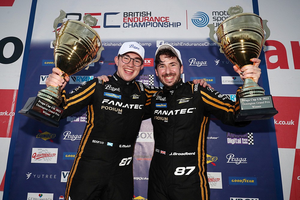 Broadbent and Mutch Dominate with Double Win on Praga Cup Final Weekend